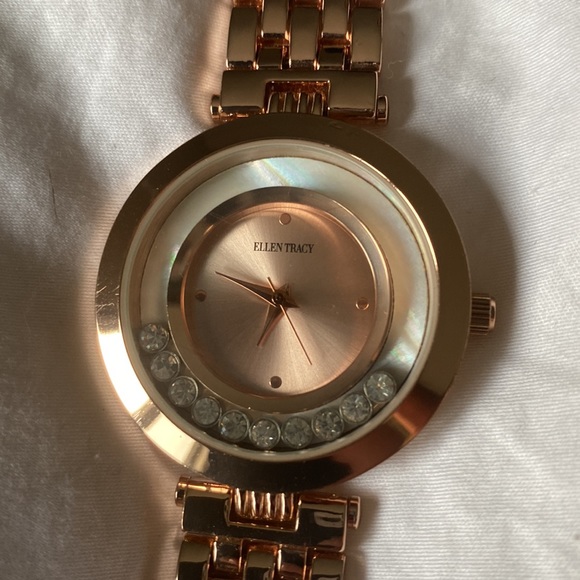 Ellen Tracy watch, has adjustable clasp, rose gold, excellent condition - Picture 2 of 2